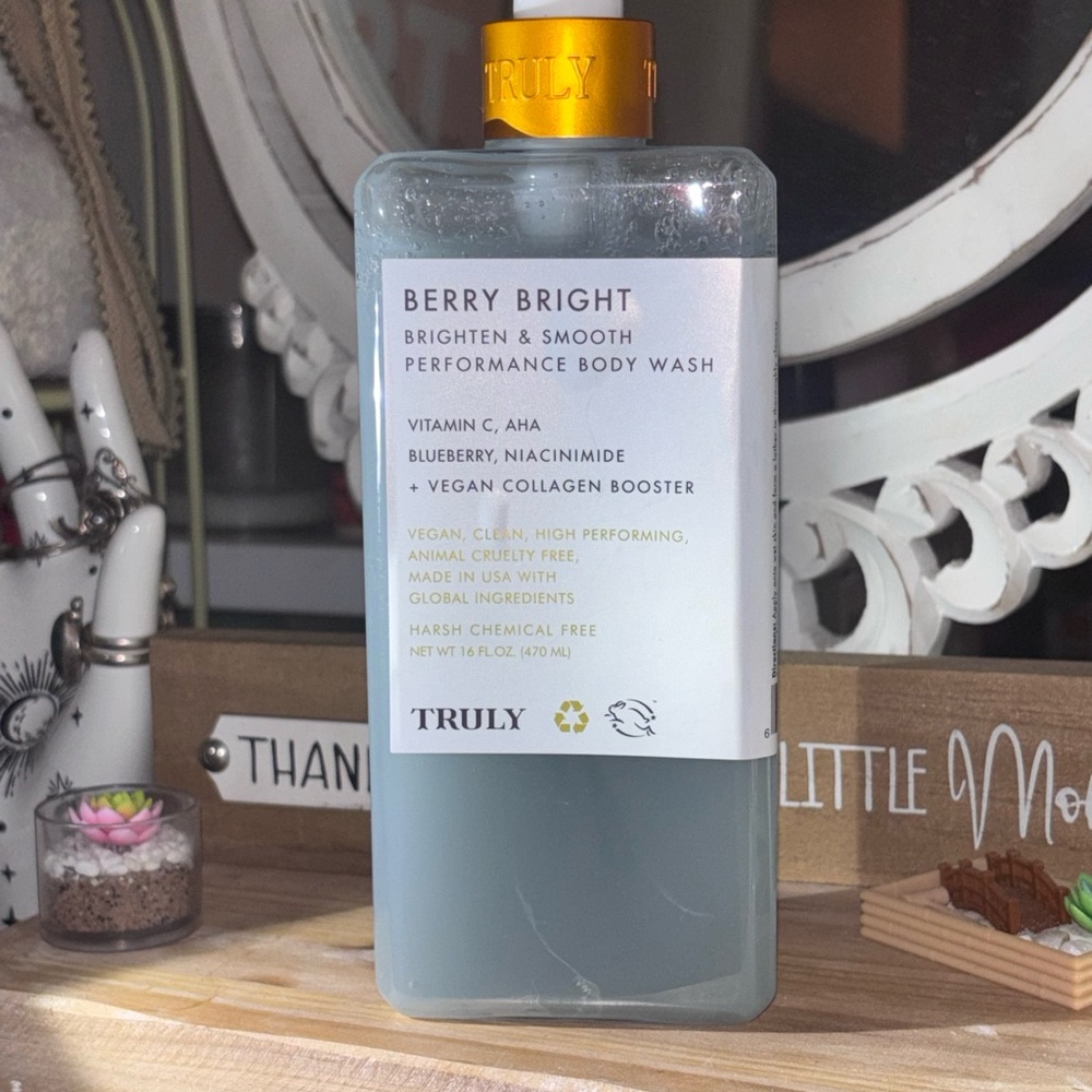 Truly Berry Bright Brighten & Smooth Performance Body Wash